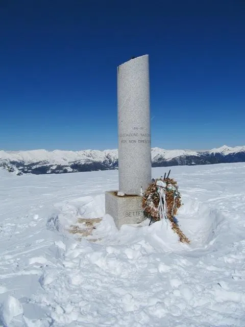 Monte Ortigara in inverno - cippo Italiano