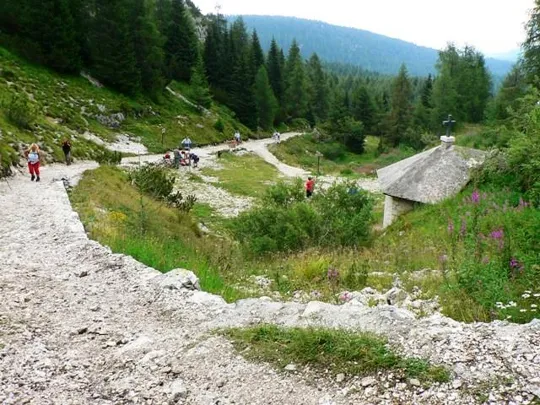 Monte Ortigara - sentiero verso la chiesetta