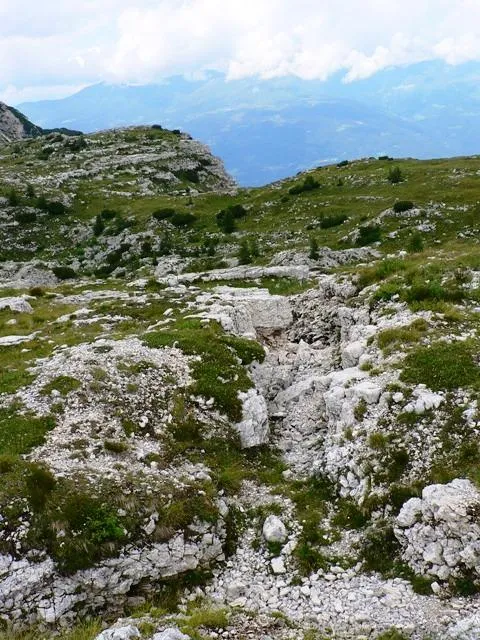 Monte Ortigara - Attorno al cippo Austriaco