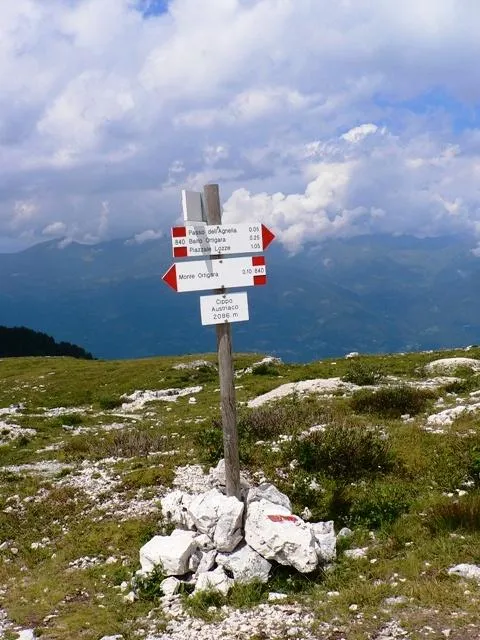 Monte Ortigara - Attorno al cippo Austriaco