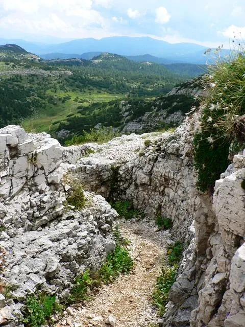 Monte Ortigara - Attorno al cippo Austriaco