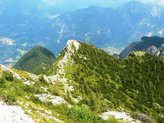 Monte Ortigara - Attorno al cippo Austriaco