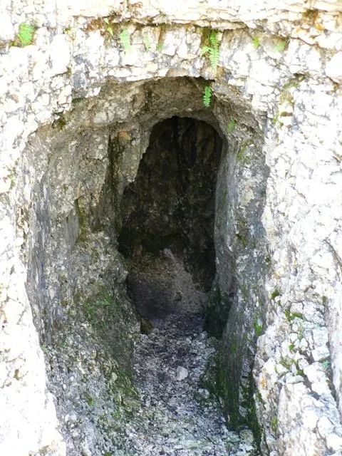 Monte Ortigara - Attorno al cippo Austriaco