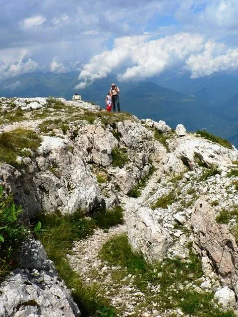 Monte Ortigara - Attorno al cippo Austriaco