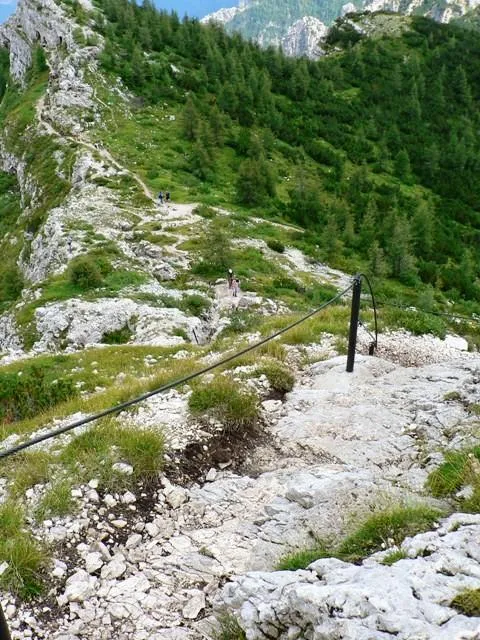 Monte Ortigara - Sentiero di ritorno attraverso una trincea e galleria Austriaca