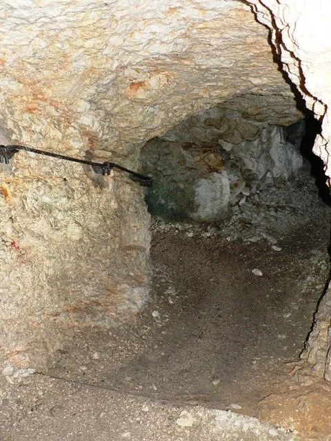 Monte Ortigara - Sentiero di ritorno attraverso una trincea e galleria Austriaca