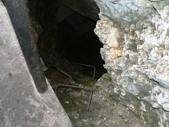 Monte Ortigara - Sentiero di ritorno attraverso una trincea e galleria Austriaca