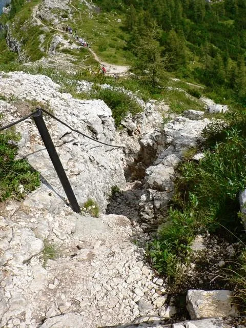Monte Ortigara - Sentiero di ritorno attraverso una trincea e galleria Austriaca