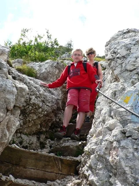 Monte Ortigara - Sentiero di ritorno attraverso una trincea e galleria Austriaca