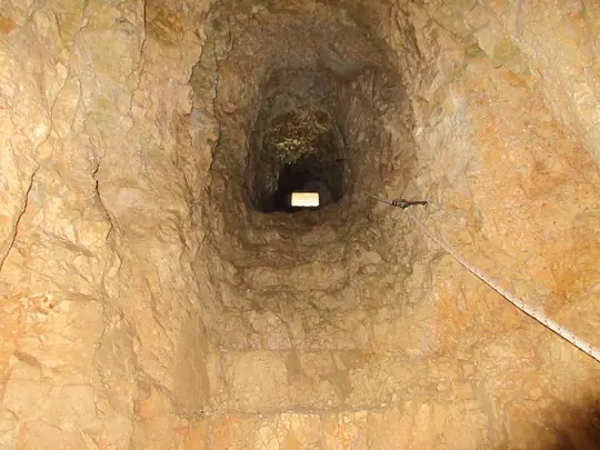 Dettaglio della scala in roccia