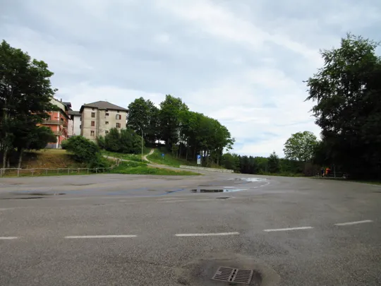 Dal parcheggio verso l'inizio del percorso