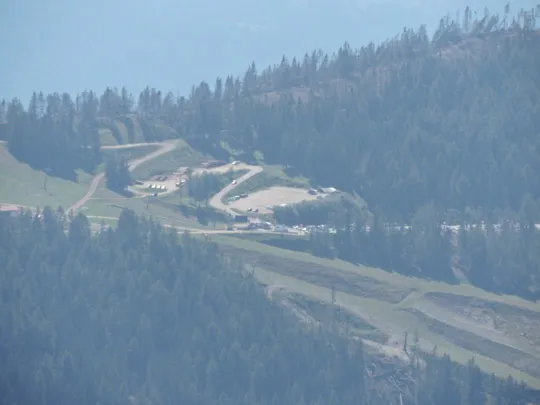 Vista del parcheggio di Panarotta dalla cima Fravort
