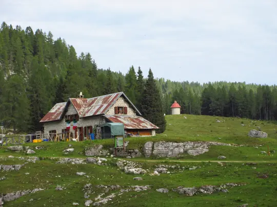 Malga Fossetta e inizio del percorso