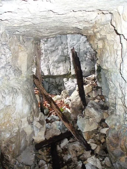 Novegno - Priforà - Grotte e ricoveri