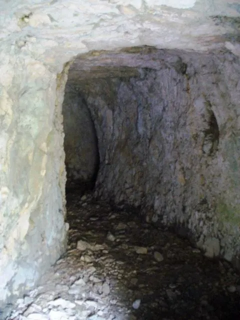 Novegno - Priforà - Grotte e ricoveri