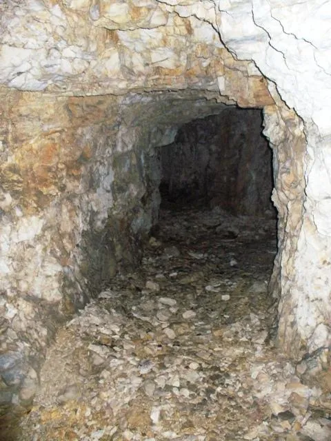 Novegno - Priforà - Grotte e ricoveri