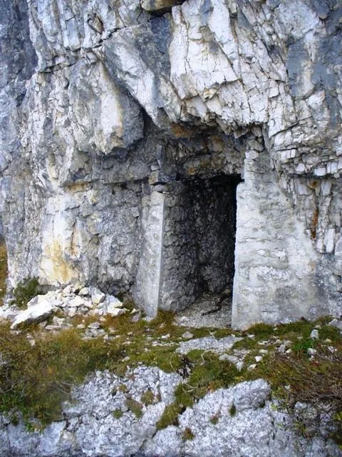 Novegno - Priforà - Grotte e ricoveri