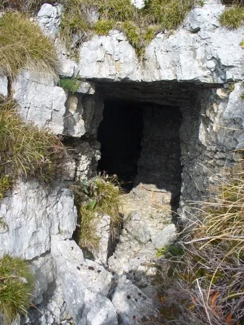 Novegno - Priforà - Grotte e ricoveri