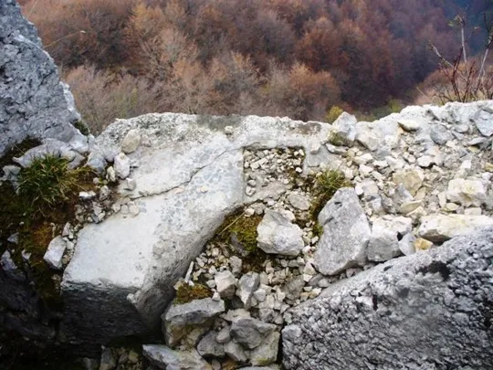 Novegno - Priforà - Grotte e ricoveri