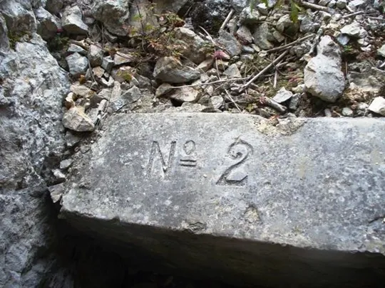 Novegno - Priforà - Grotte e ricoveri