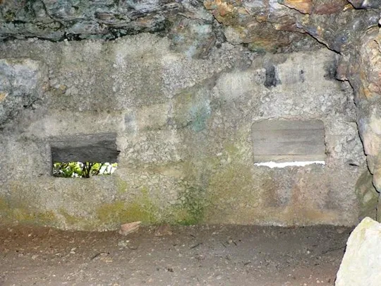 Novegno - Priforà - postazioni militari nei pressi dell'arco naturale