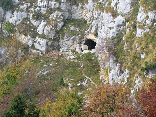 Novegno - Priforà - Ingresso alla batteria di cannoni