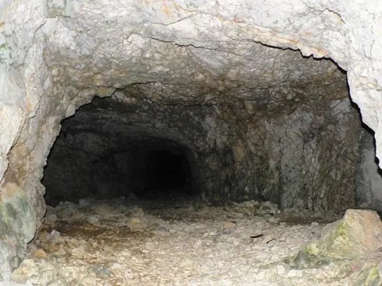 Novegno - Priforà - interno della galleria