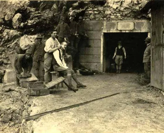 Novegno - Priforà - Ingresso alla batteria di cannoni (foto storica)