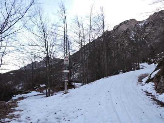 Incrocio con la strada asfaltata