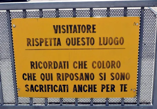 tabella all'ingresso del Sacrario Militare di Asiago
