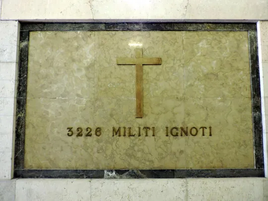 una delle tombe dei Militi Ignoti
