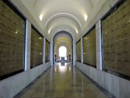 altare centrale del Sacrario Militare di Asiago