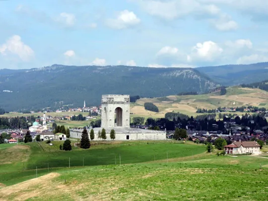 Sacrario Militare di Asiago visto da contrada Zocchi