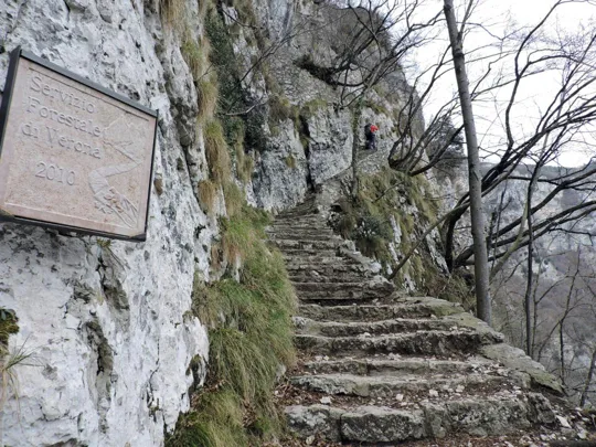 Santuario Madonna della Corona - Inizio della scalinata