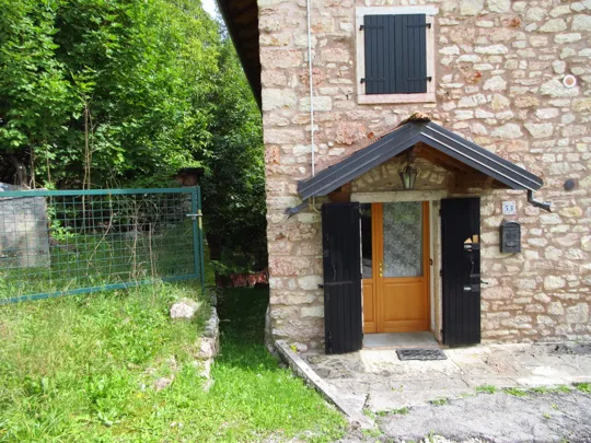 Il passaggio vicino alla casa