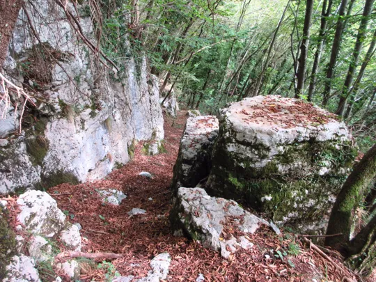 Svoltare a destra dopo il masso