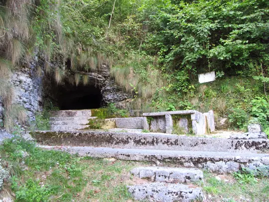 Vasche in pietra presso la sorgente di Val Dicina