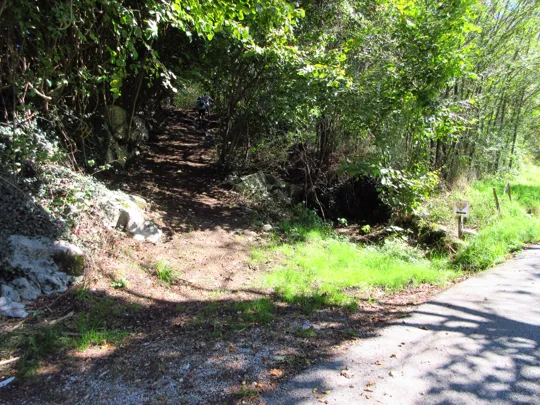 Inizio della mulattiera verso contrà Marotte