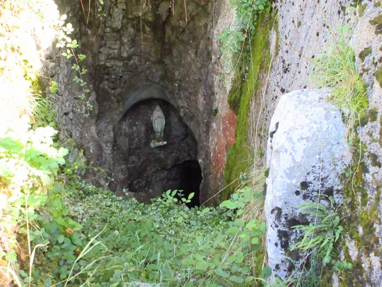 Vista dell'interno della piccola voragine