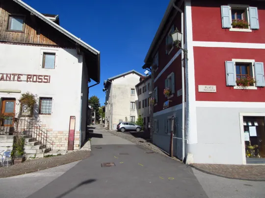 Inizio del percorso dalla piazza di Luserna