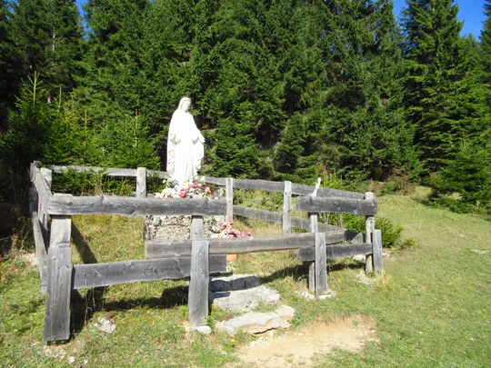 Nei pressi della caserma ufficiali