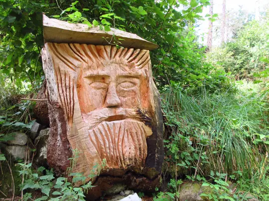 Scultura in legno nel bosco di Lavarone