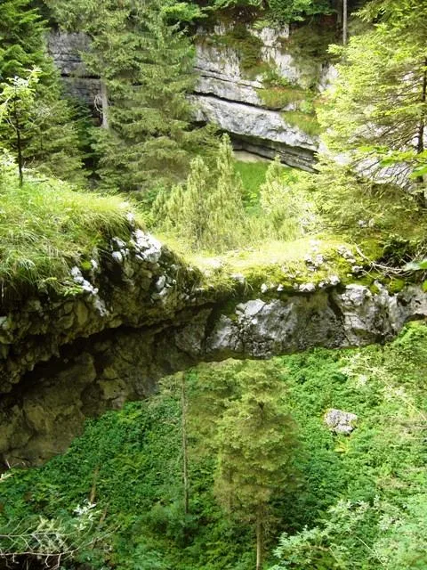 Voragine Stonhaus - arco naturale