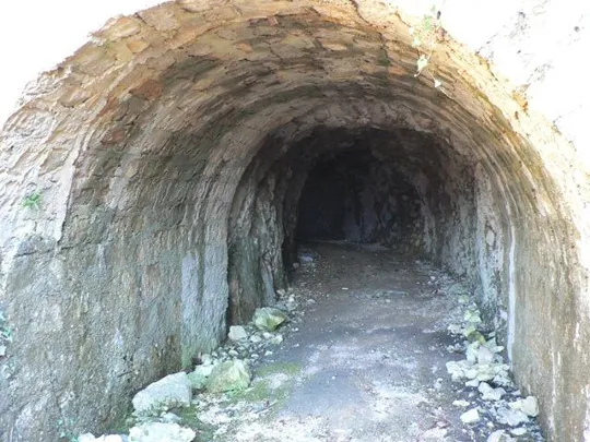 Monte Summano - postazione in galleria