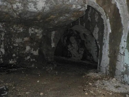 Monte Summano -postazione in caverna