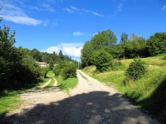 Dettaglio del percorso, rimanere a destra sulla strada principale