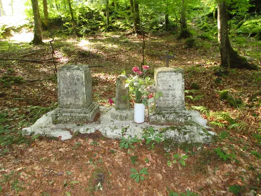 Le lapidi del cimitero