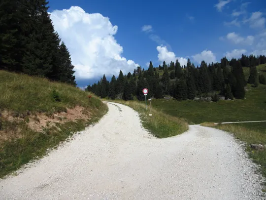 Proseguire a sinistra