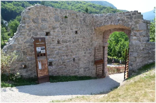 Il primo troncone di mura