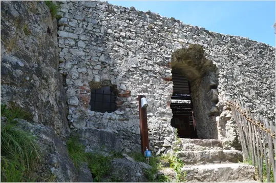 Ingresso principale del Castello di Salorno
